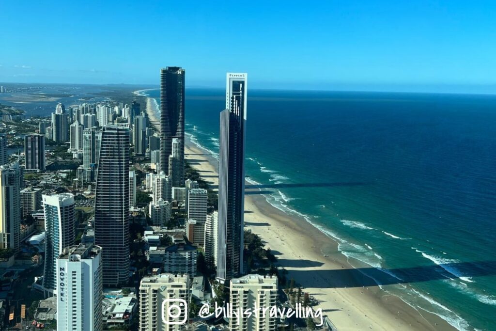 澳洲黃金海岸 Q1 SkyPoint 觀景台，高空俯瞰 Surfers Paradise 海岸線