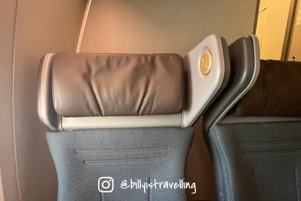 國泰航空 777-300 ER 特選經濟艙PEY 座位閱讀燈