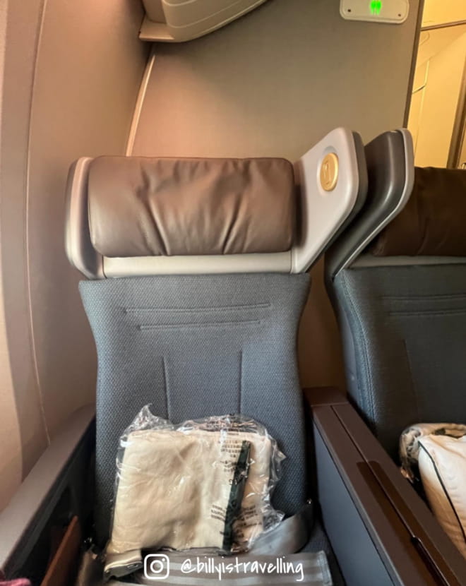 國泰航空 777-300 ER 特選經濟艙PEY 座位扶手寬敞