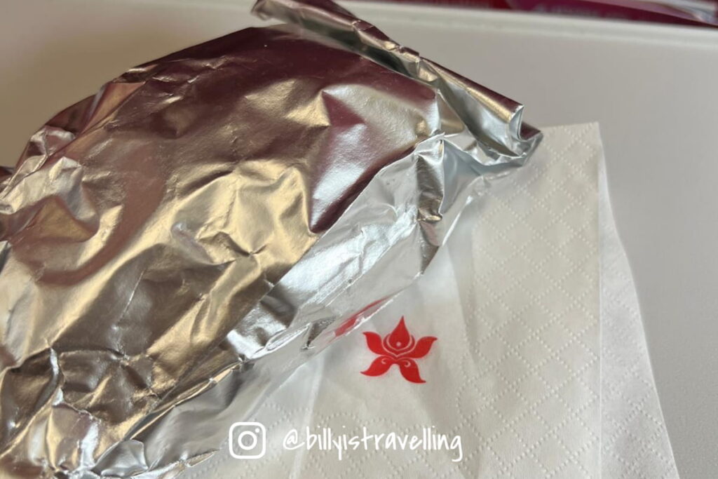 香港航空HX612飛機餐 有加熱的菠蘿雞尾包