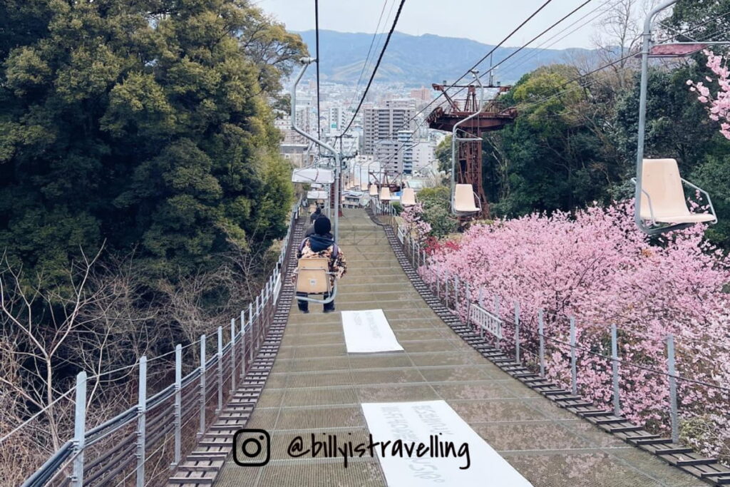 乘坐吊車由松山城下山