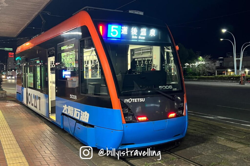 乘搭松山市內電車前往道後溫泉