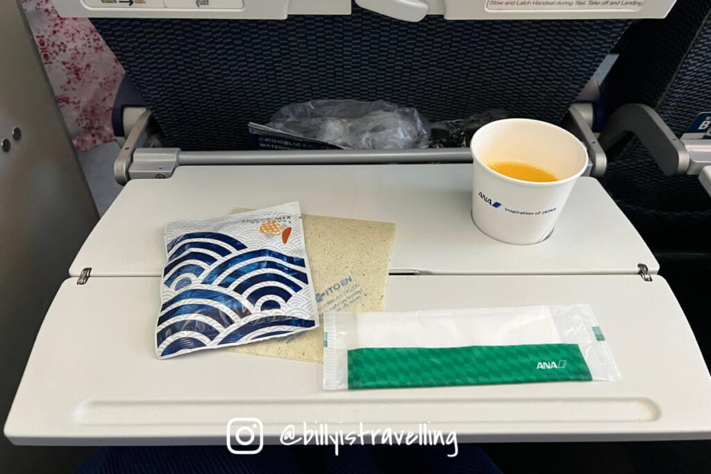 NH859 羽田飛香港 餐前小食及飲品