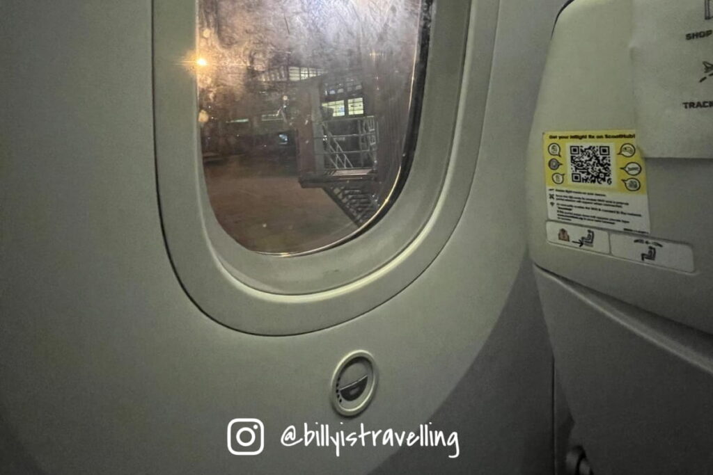 乘客可以使用按鈕將窗口調教光暗