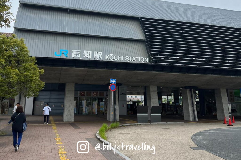 於高知站乘搭JR特急至中村站