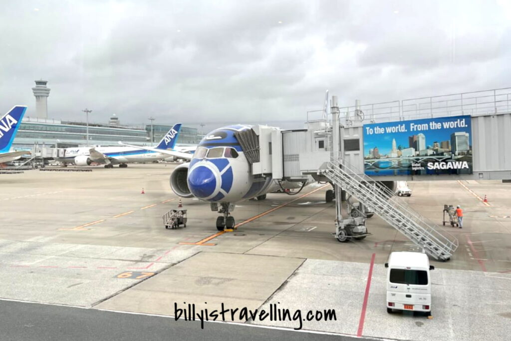 ana b787-9 star wars livery at tokyo haneda airport