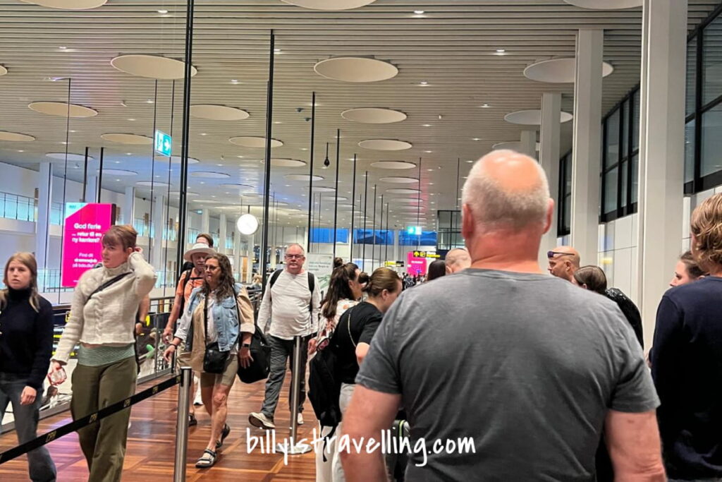 cph airport departure security long waiting queue