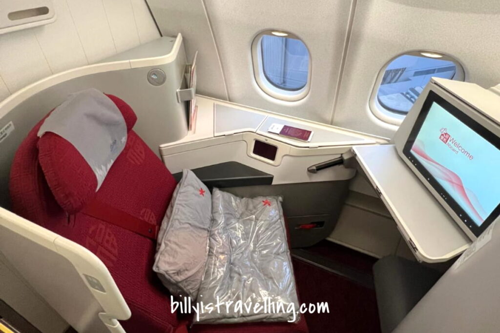 Hong Kong Airlines A330 business class cabin