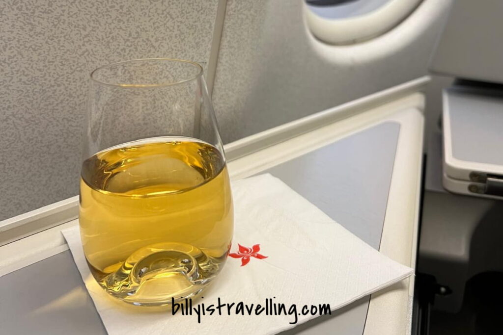 hkairlines business class welcome drink