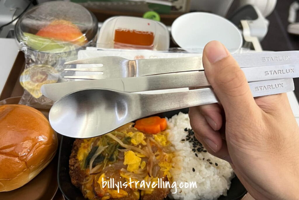 starlux airlines using stainless knife fork and spoon for economy class 