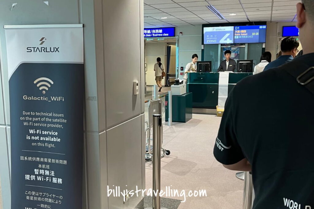 starlux jx822 boarding gate