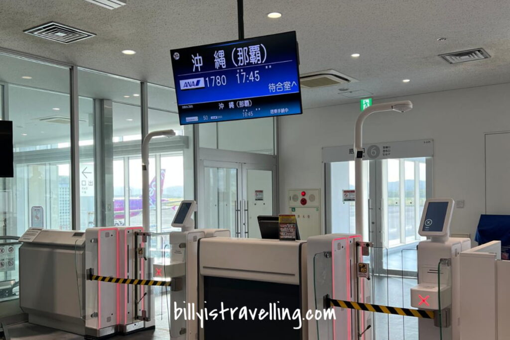 ANA NH1780 ishigaki to okinawa naha boarding gate