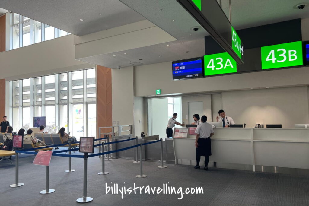 hkairlines hx679 borading gate at oka