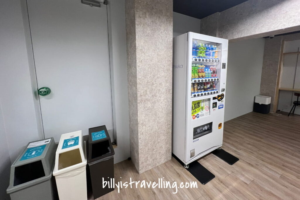 hotel atarayo osaka common pantry on 1F 自販機