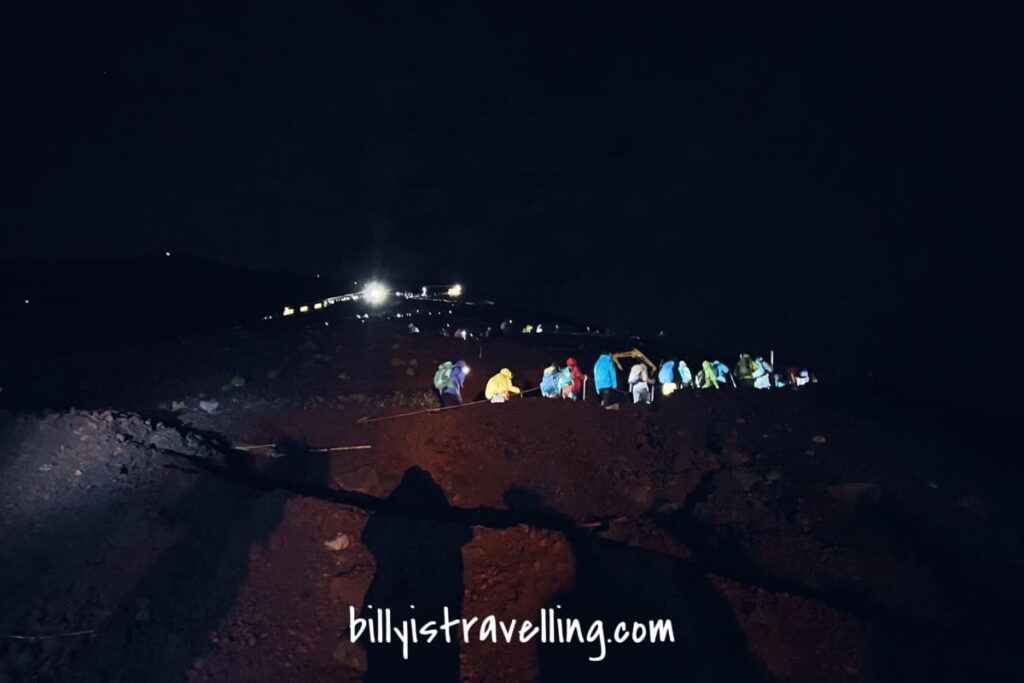 mt fuji hiking at night