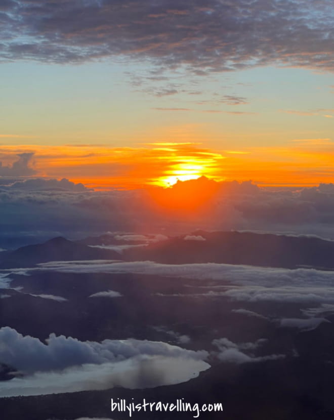 mt fuji hiking sunrise