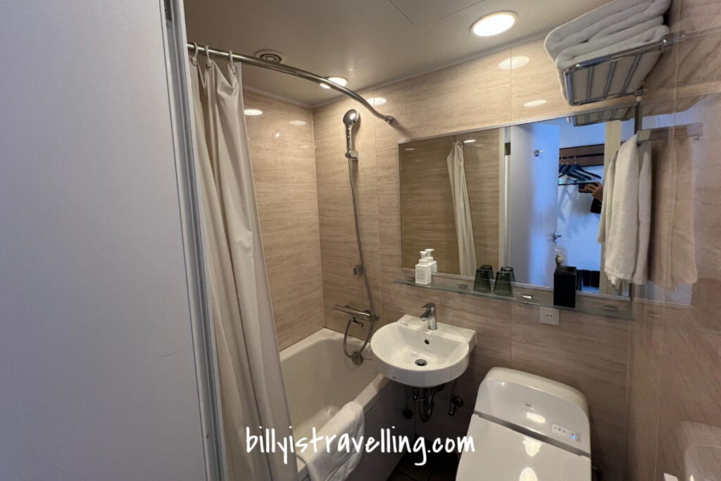okinawa nest hotel naha nishi twin room bathroom