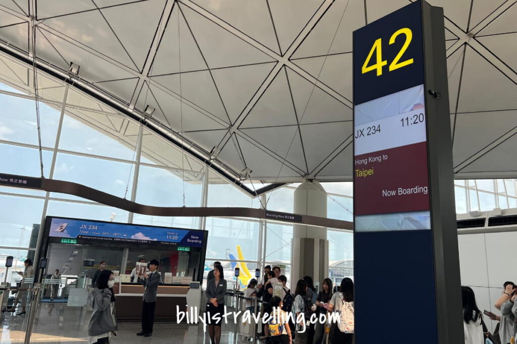 starlux jx234 boarding gate