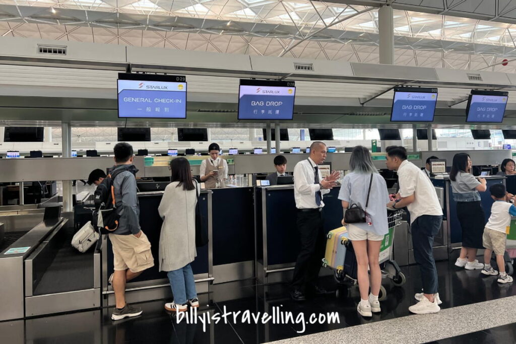 starlux hkg check-in counter at t1