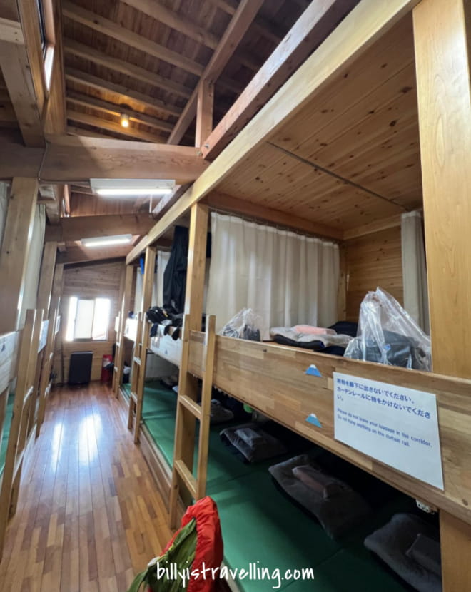 mt fuji 8th ganso muro hut room