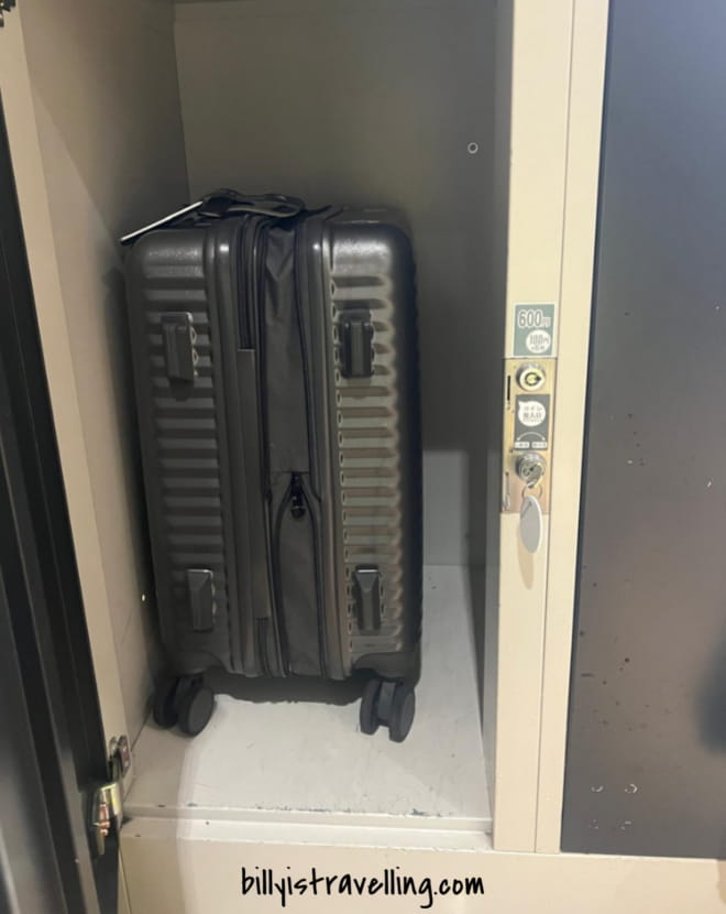 20' suitcase can store in the coin locker